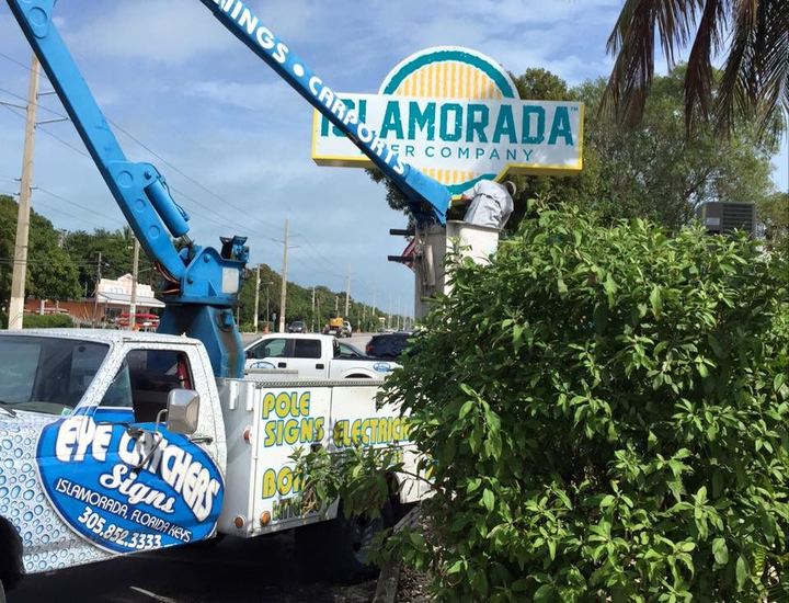 Eye Catchers boom truck lifting an Islamorada Beer Company sign into place