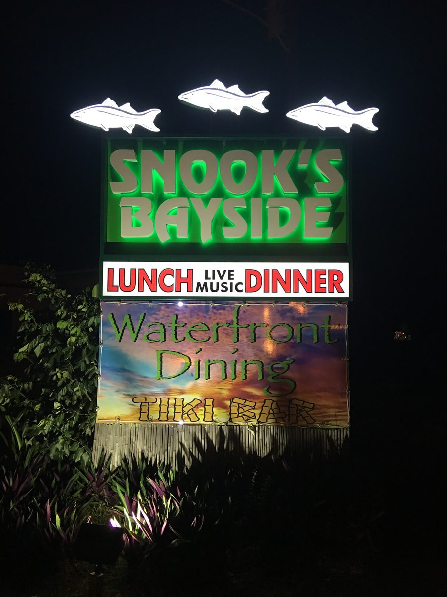Snook's Bayside lit sign at night
