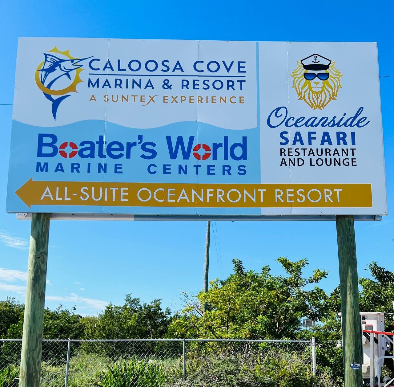 Caloosa Cove Marina, Boater's World and Oceanside Safari pole sign