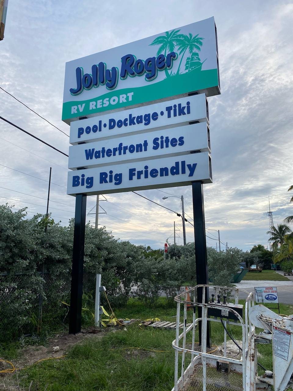 Jolly Roger RV Resort pole sign with Pool, Dockage, Tiki, Waterfront Sites and Big Rig Friendly panels